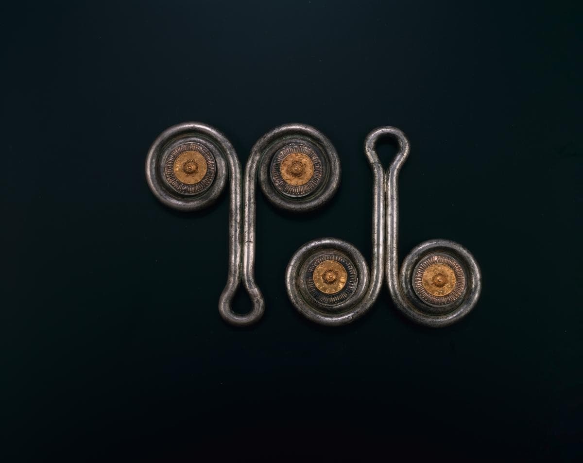 1083700