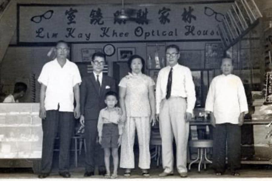Lim Kay Khee and his wife Ong Lian Kian (second and third from right) at the opening of the shop in 1960. The boy in the picture is SS Lim (Lim&rsquo;s fifth child), who now runs the shop with his sisters Karen and Doris.&nbsp;