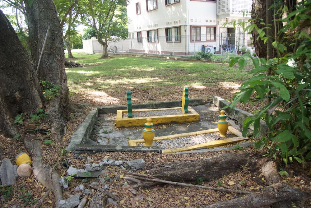 The grave of Penghulu Lasam is located at Jalan Sempadan. Next to the grave are his wife and Tok Lasam’s Panglima (Commander-in-chief). There are several legends surrounding Tok Lasam.