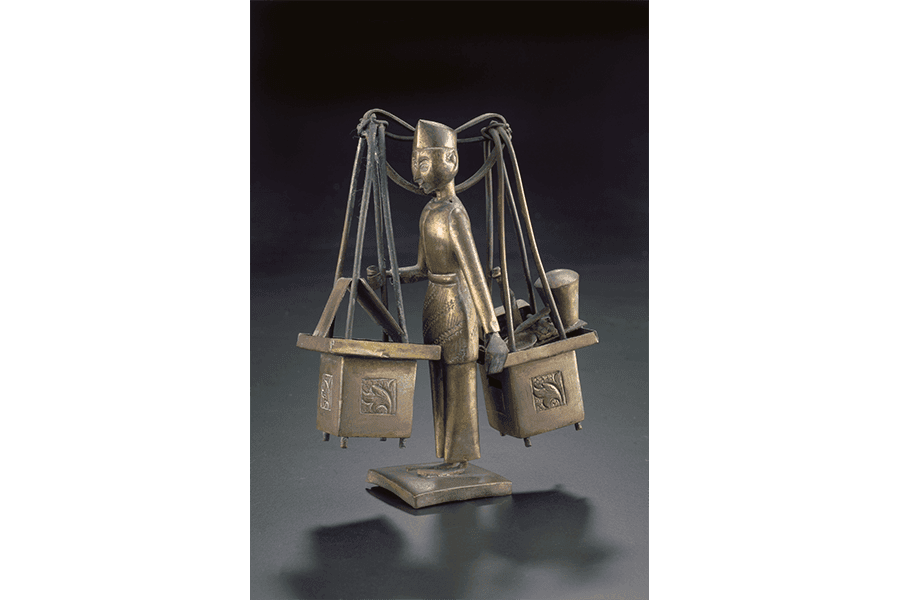 <strong>Figurine of a <em>satay </em>hawker<br>
</strong><span>c1900<br>
</span><span>1992-00965<br>
<em></em></span><em><span>Donated by Tan Khiang Khoo</span></em>