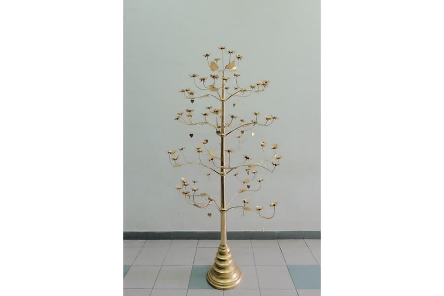 <p style="color: #000000; margin: 0cm 0cm 0.0001pt;"><a href="/assets/59fd10e3-ea2b-487e-b711-54ddcd7a0ac2/5_replica-of-bunga-emas.jpg"><strong>Replica of a <em>bunga emas </em>tribute gift from Kedah to Siam</strong></a>