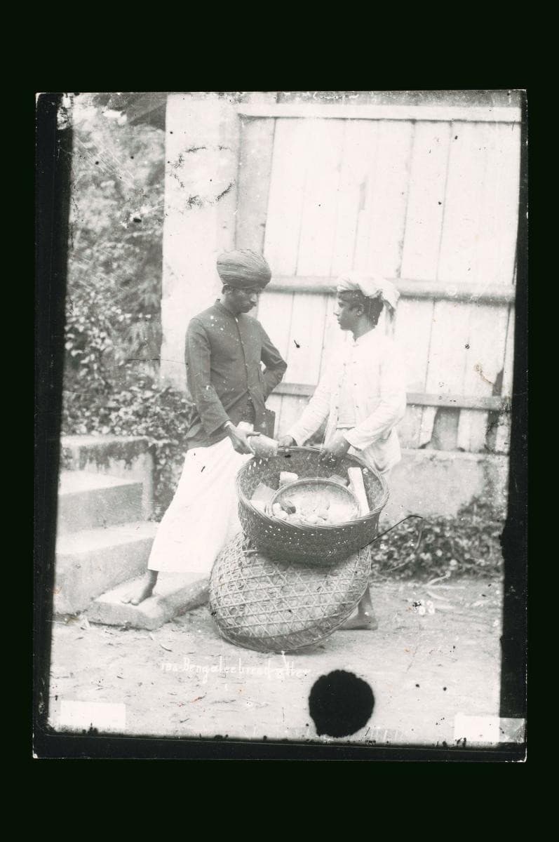 1104812