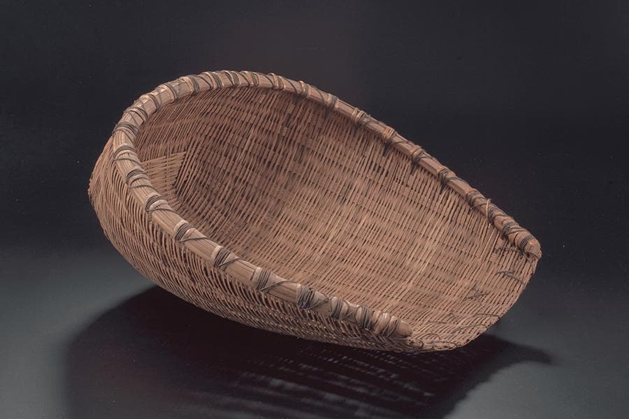 <a href="/Collection-Landing/listing/1009556"><strong>Woven basket for charcoal<br>
</strong></a>1970s<br>
2006-01389