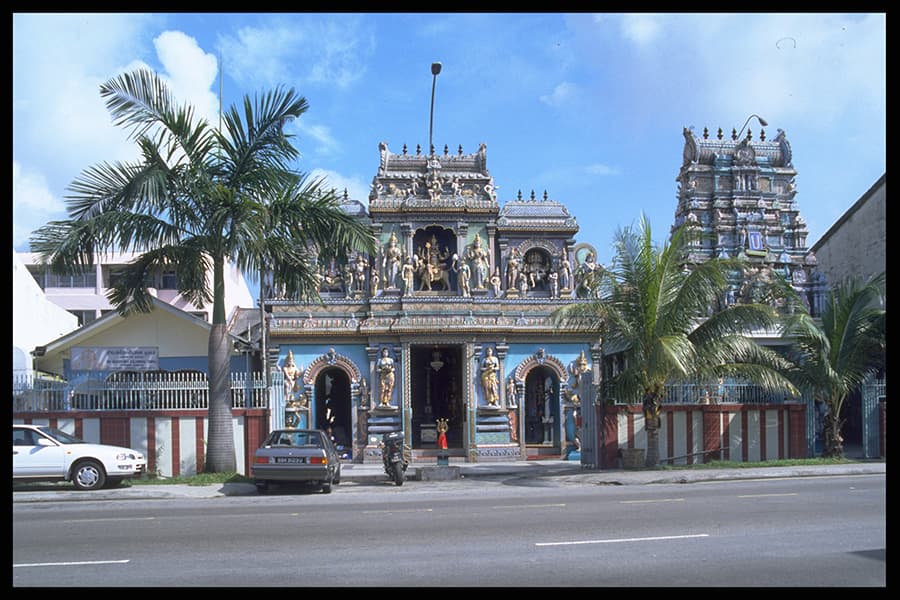 <a href="/assets/2cf40496-67ad-4978-886d-259a9a18c7f9/2-vadapathira-kaliamman-temple.jpg"><strong>Sri Vadapathira Kaliamman Temple at Serangoon Road</strong></a><br>
1990<br>
<em>Courtesy of the National Archives of Singapore</em>