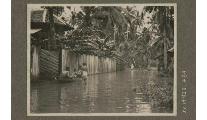 <strong>Flood at Geylang Serai</strong><br>
XXXX-14823-434<br>
c.1930s<br>
Photograph by Mr Lim Lam San (Oct 1902 &ndash; Sep 1990)<br>
Collection of National Museum of Singapore, National Heritage Board