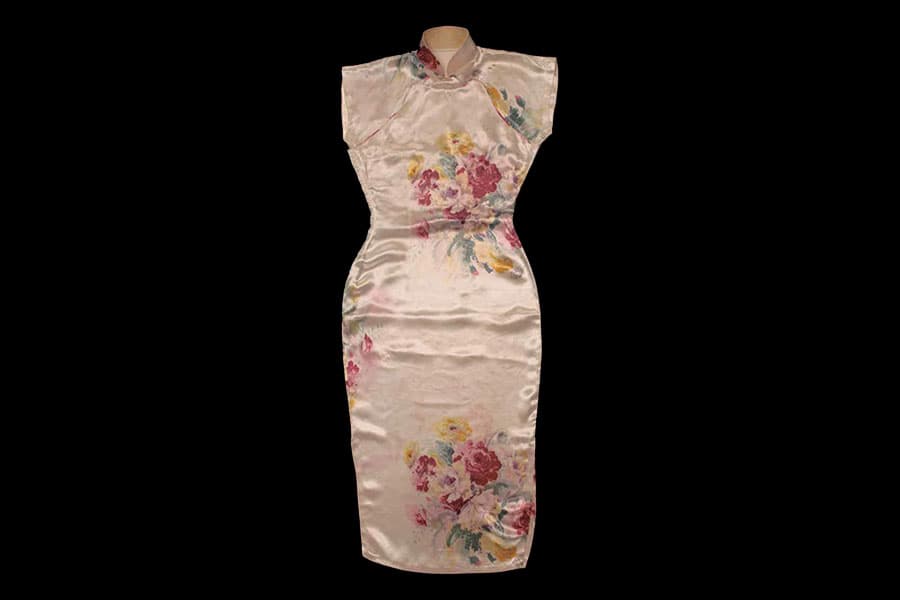 <strong><a href="https://www.roots.gov.sg/Collection-Landing/listing/1004392"><strong>Cheongsam that belonged to Singapore's war heroine, Elizabeth Choy, Singapore, 1953.</strong></a><br>
Collection of National Museum of Singapore, gift of Elizabeth Choy.</strong>