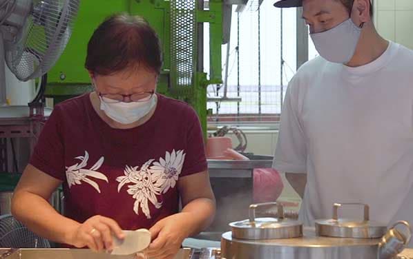 The palm-sized, flower-shaped <em>kueh tu tu</em> (steamed rice flour cake) is easily wolfed down but making a perfectly fluffy version of the snack is a labour of love, shares Madam Tan Bee Hua who runs the second generation hawker stall, Tan's Tu Tu Kueh. #ThankYouHawkers