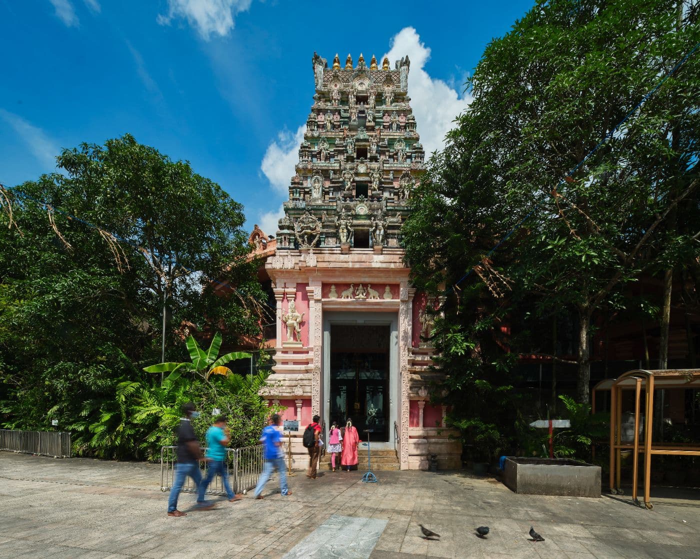 The history of Sri Arasakesari Sivan Temple dates back to the early 20th century, when it was founded as a religious and social space for Ceylonese Tamils residing in the Woodlands area.