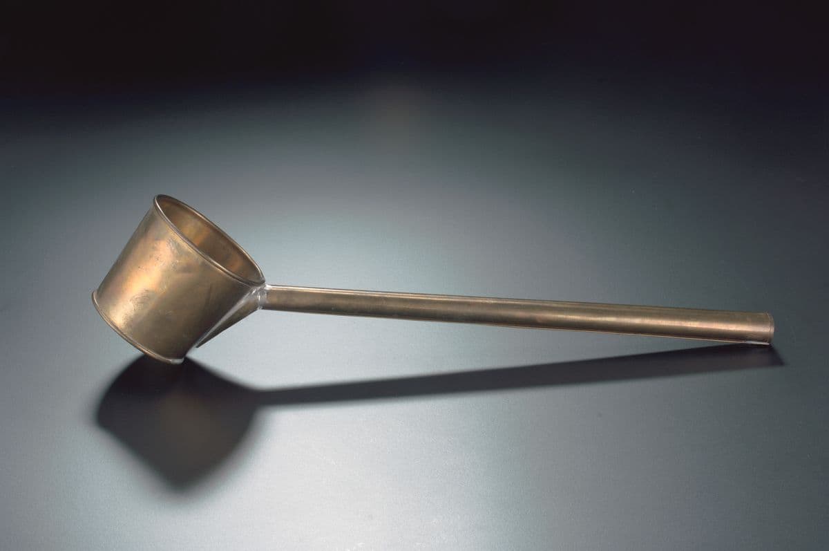 <a href="https://www.roots.gov.sg/Collection-Landing/listing/1071445"><strong>Brass water ladle<br>
</strong></a>1970&ndash;1999<br>
2006-01617