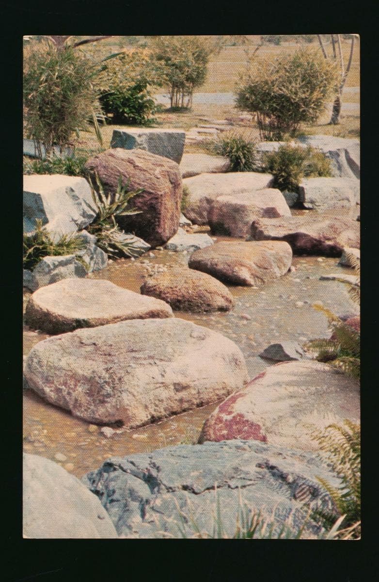1105372