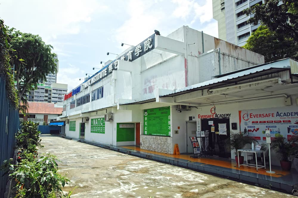 Formerly the home of Kampong Kapor Community Centre, the current modest white building at Kampong Kapor Road is a product of a community effort to replace the original site that was burnt down in March 1970.