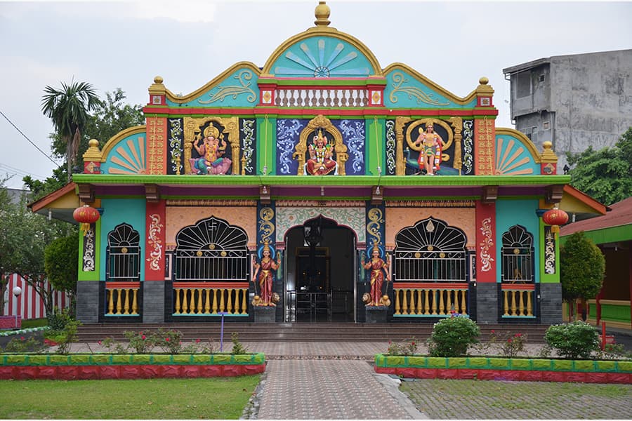 <a href="/assets/48d2f9ea-e4e0-48a6-836c-bbdb115b69a0/2-dsc1458.JPG"><strong>Sri Mariamman Koil at Binjai, Medan, Indonesia </strong></a><br>
<em>Courtesy of Indian Heritage Centre Resource Library</em>