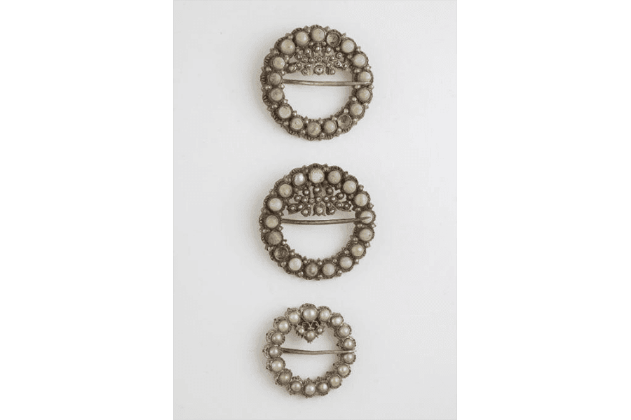 <a class="bold" href="/assets/c277cc88-a9cb-4eca-9584-e7387bd9be57/xfva8vb.JPG" target="_blank">
A set of keronsang collected by Samuel Dhoraisingam and Kamala Devi Dhoraisingam in their efforts to document Chetti Melaka heritage
</a>