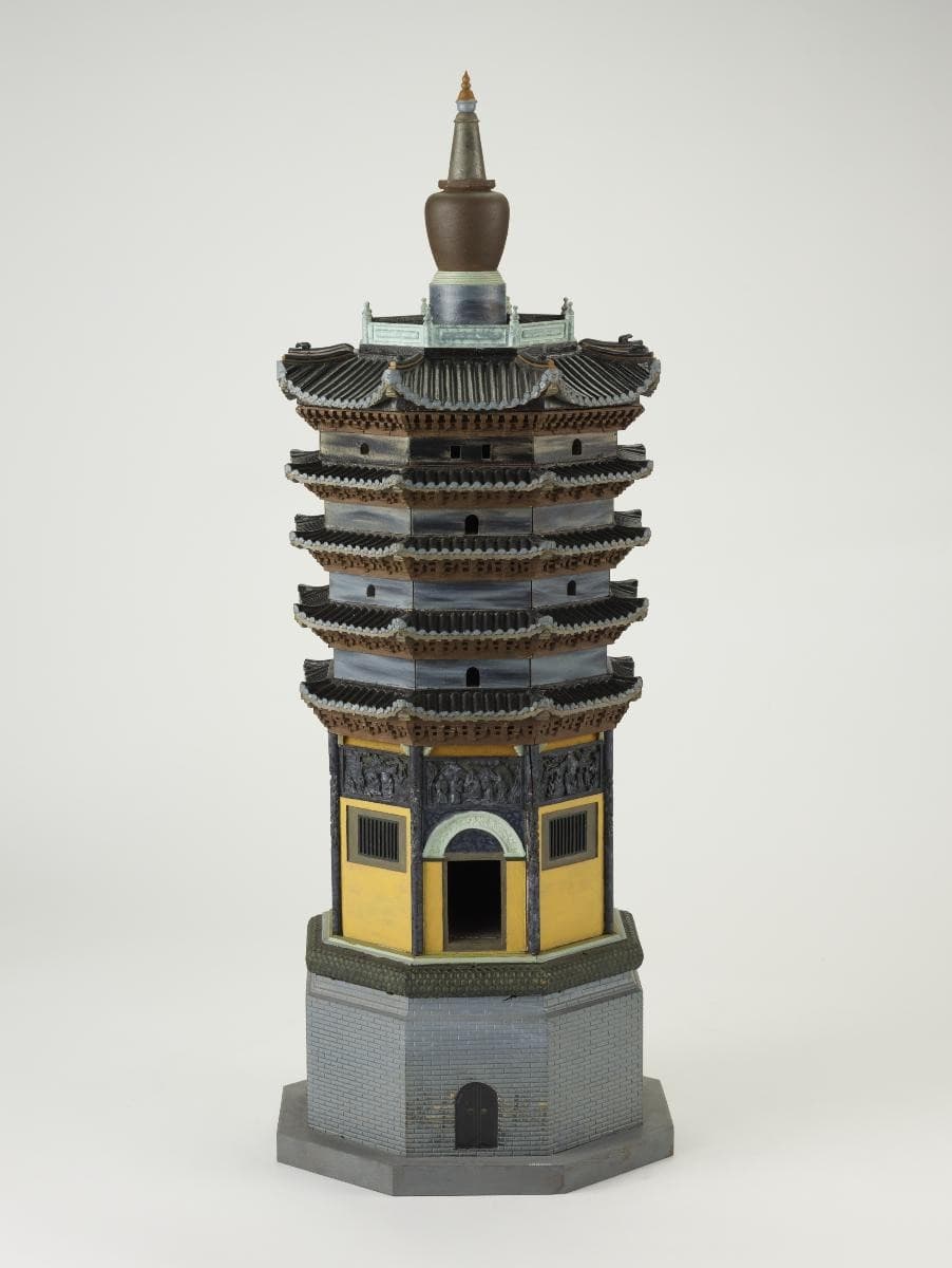 1564767