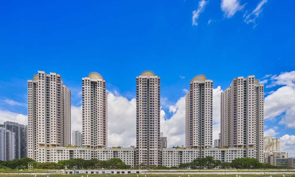 Central Horizon (Blocks 79A to 79E) was completed in 2003 and can be distinguished by the golden ‘crowns’ on each block.