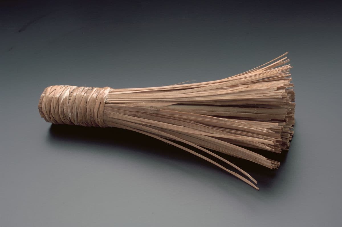 <a href="/Collection-Landing/listing/1009389"><strong>Bamboo bristle wok brush<br>
</strong></a>1980s<br>
2006-01402
