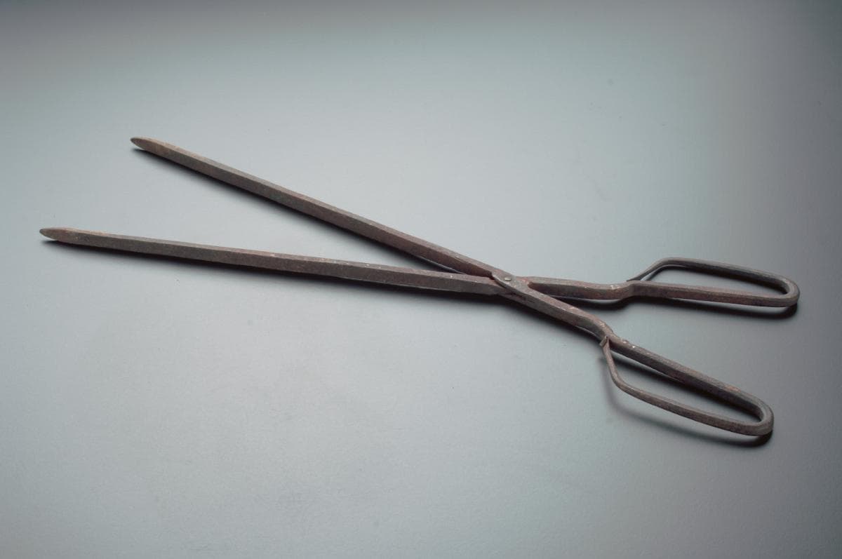 <strong>Charcoal tongs<br>
</strong>1960s<br>
2006-01390