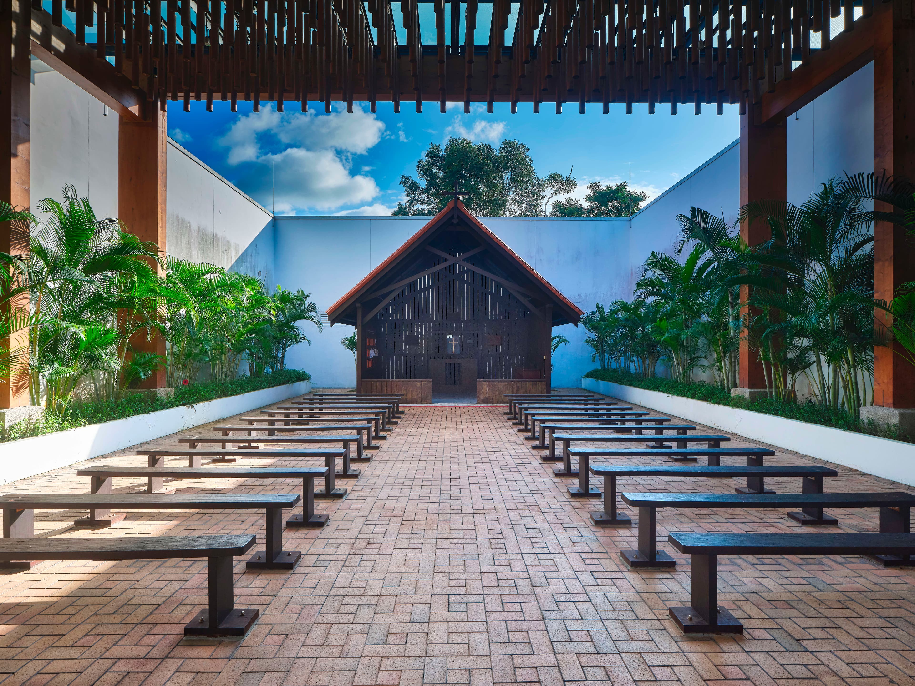 Built on part of the former Changi POW camp, Changi Chapel and Museum features diverse narratives about the Japanese Occupation and reflections from POWs. These stories are presented through personal artefacts and recollections, as well as recreations of the well-known Changi Murals and St. George’s Church.