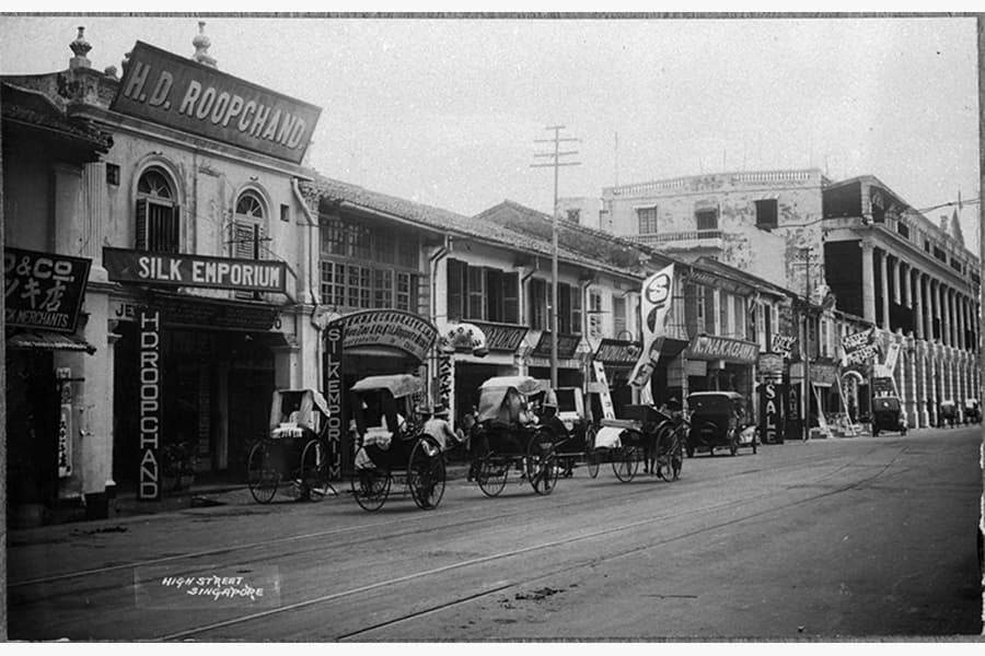 <a href="/assets/8c247fba-b337-4bf3-b7fd-fe58b4f8e877/5-19980005505-img0006.jpg"><strong>View of High Street</strong></a><br>1924&ndash;30, Singapore<br><em>Courtesy of National Archives of Singapore</em>