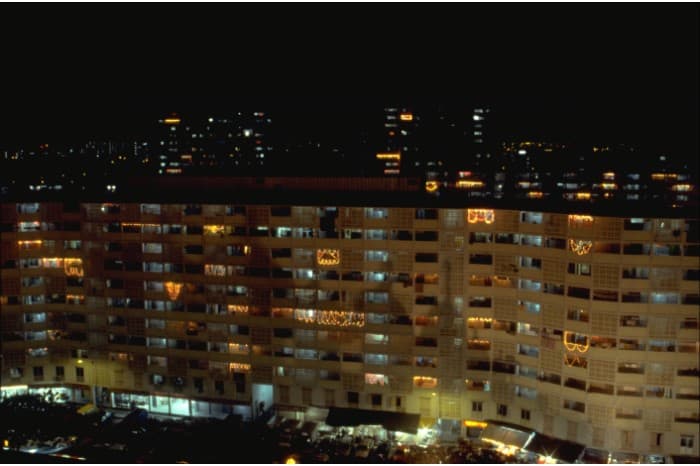 <strong>Hari Raya Puasa decorative lights, 1991&nbsp;<br>
</strong><em>Ministry of Information and the Arts Collection, courtesy of National Archives of Singapore</em>