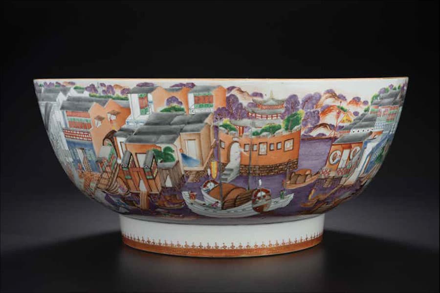 <strong><a href="/stories-landing/stories/the-singapore-story-through-60-objects/networks-through-time/hong-bowl/story"><strong>Canton "Hong" Bowl, China, c. 1785, porcelain.</strong><br>
Collection of Asian Civilisations Museum.</a></strong>