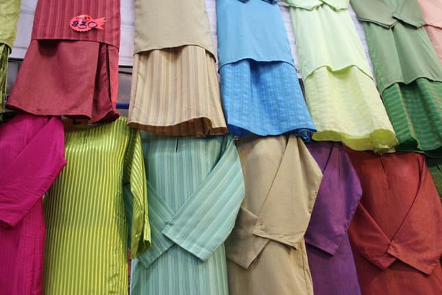 The baju kurung, loosely translated to mean “concealing dress” in Malay, is a traditional Malay costume that consists of a loose-fitting knee-length blouse, worn over a pair of pants (for men) or a long skirt (for women).
