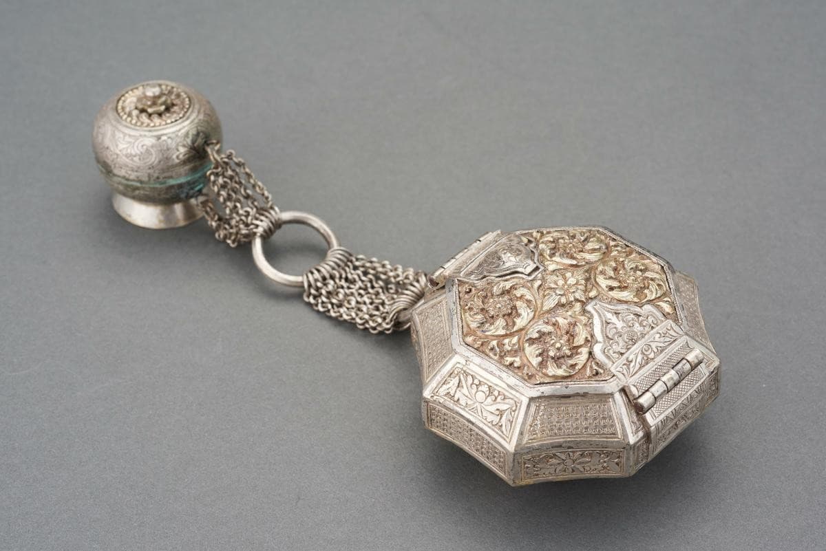 1078793
