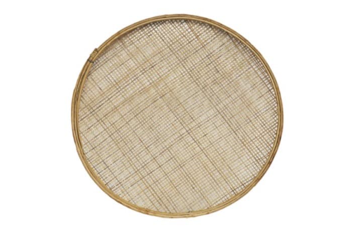<span>Ayak buluh tradisional, seperti yang ditunjukkan dalam gambar, digunakan oleh Lim Chee Guan untuk mengeringkan daging yang diperap.</span>