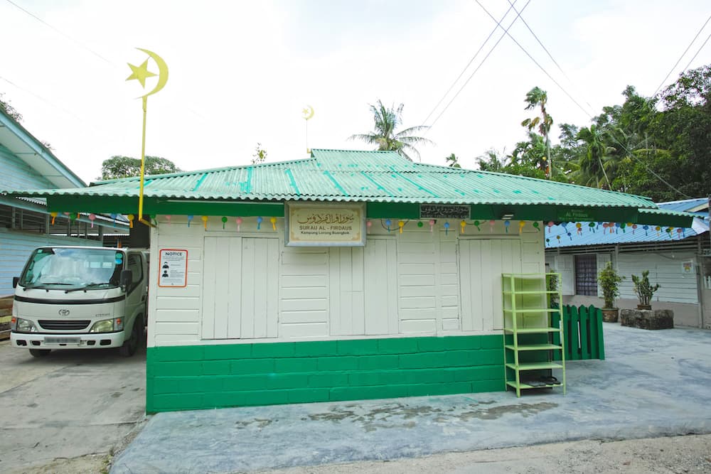 Built in 1960s, Surau Al-Firdaus Lorong Buangkok is located within Lorong Buangkok—the last known kampung in mainland Singapore.