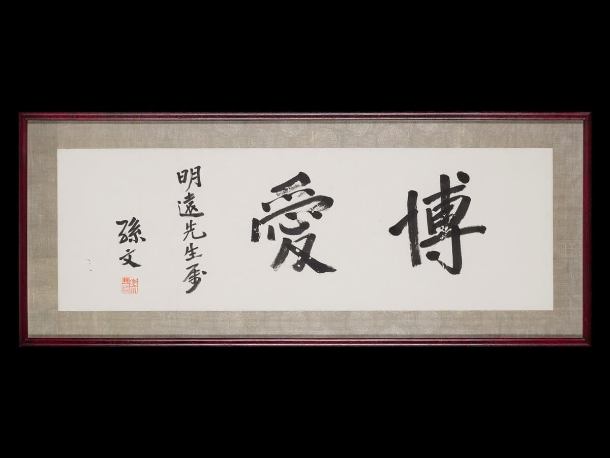 1563803