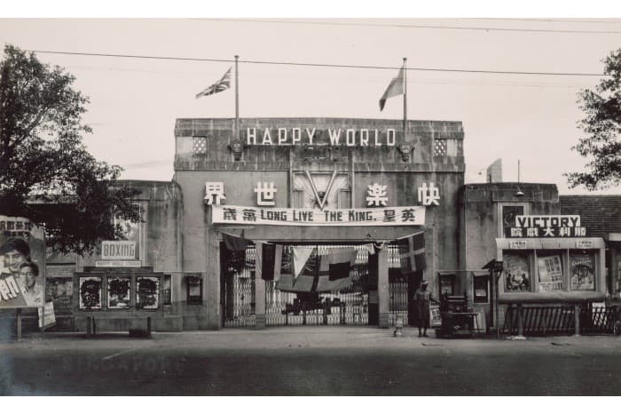 <strong>Happy World Amusement Park, c. 1940s&nbsp;</strong><br>
<em>National Museum of Singapore Collection, National Heritage Board</em>