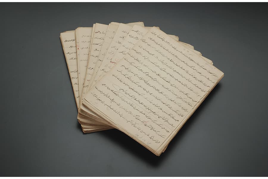 <a href="/assets/e2d09997-72bd-461a-8bc1-7bff5daa5cd0/1_pages-from-sejarah-melayu.jpg"><strong>Pages from a handwritten copy of &lsquo;Sulalatus Al-Salatin&rsquo; (or &lsquo;Sejarah Melayu&rsquo;) describing Sang Nila Utama&rsquo;s founding of Singapura Malay Peninsula&nbsp;</strong></a><strong><a href="/assets/e2d09997-72bd-461a-8bc1-7bff5daa5cd0/1_pages-from-sejarah-melayu.jpg"></a><br></strong><em>Collection of National Museum of Singapore, National Heritage Board</em>