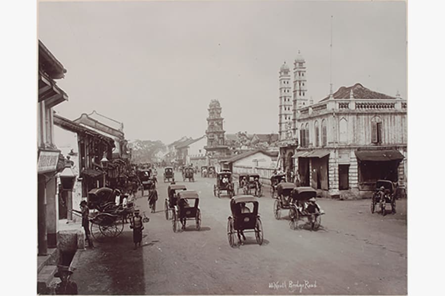 <a href="/assets/dcd2a2b3-2887-4341-9015-4db95d184d84/1-200105150.jpg"><strong>A photograph of Sri Mariamman Temple and Masjid Jamae at South Bridge Road</strong></a><br>
1890s, Singapore<br>
<em>Courtesy of National Museum of Singapore</em>
