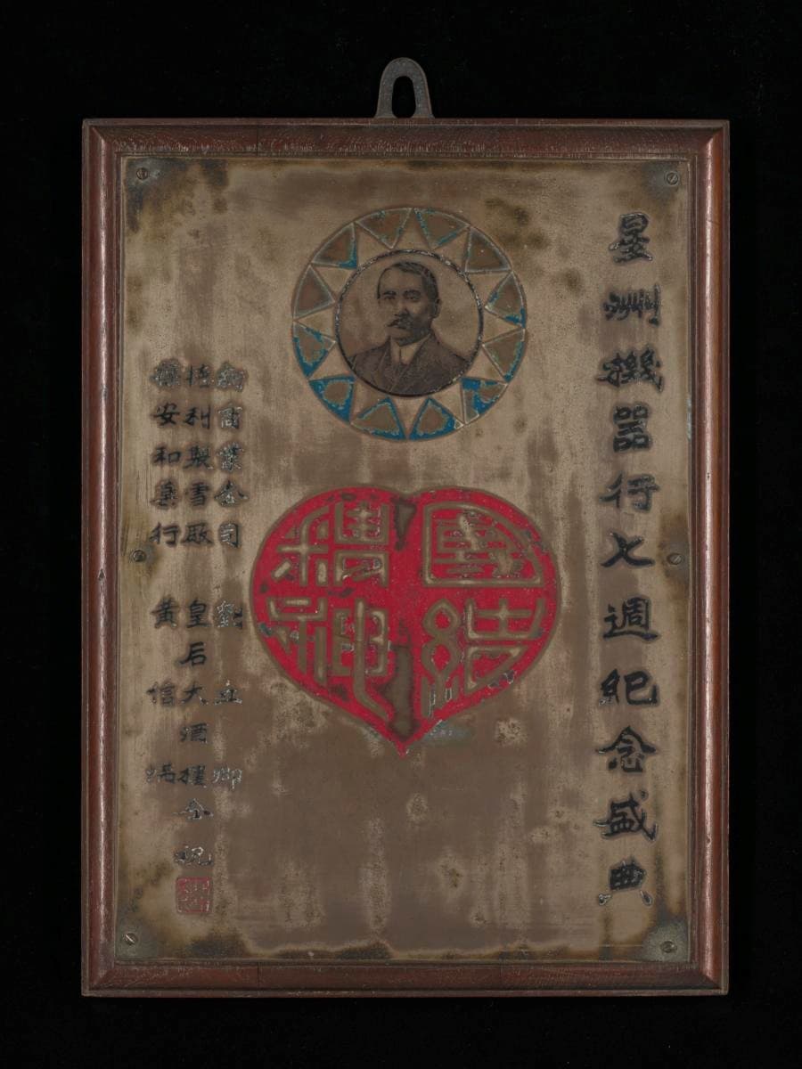 1618812