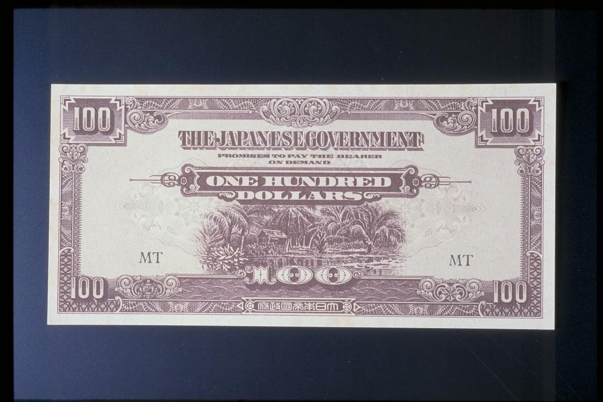 1125700