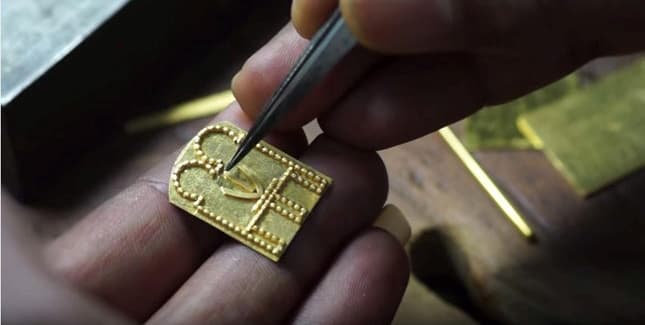 A goldsmith at work