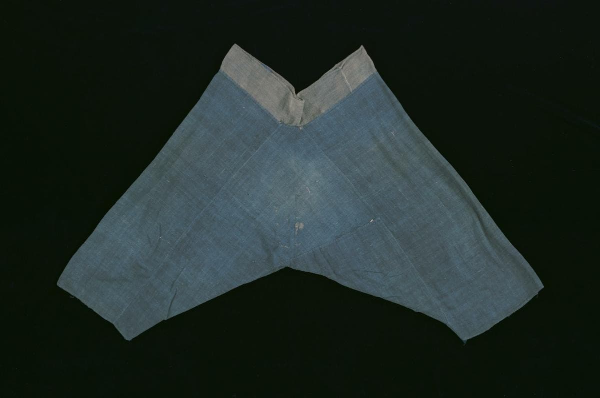 1023881