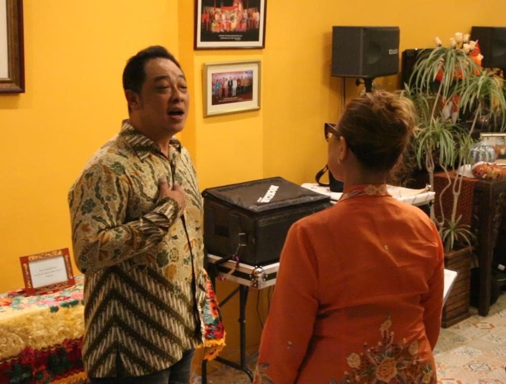 Frederick Soh and Audrey Tan rehearsing dondang sayang performance at Gunong Sayang Association