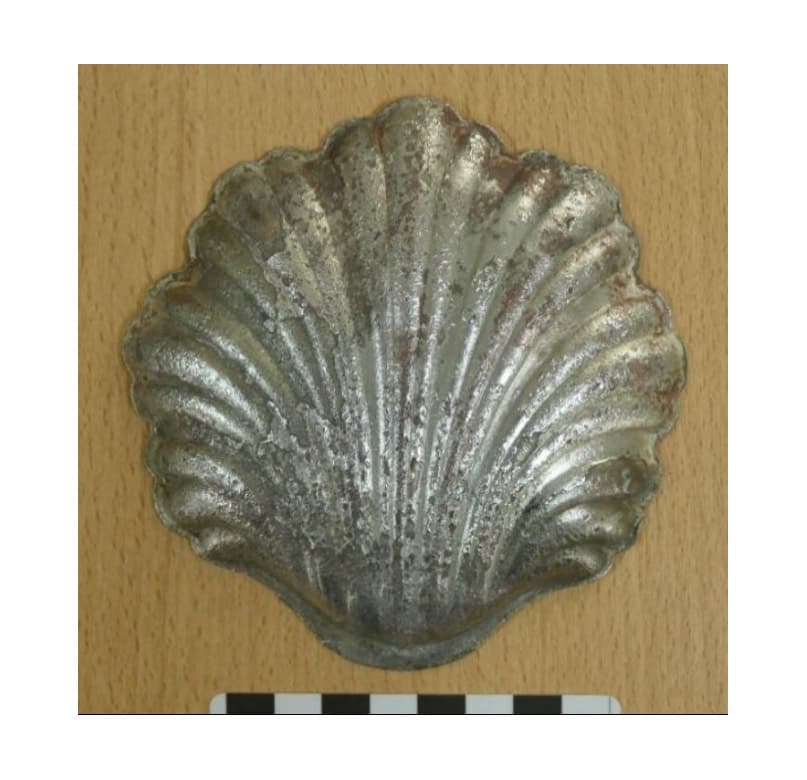 <em>Silver-plated scallop-shaped dish.</em>