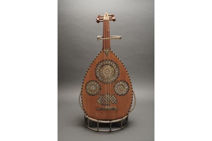 <strong><em>Gambus</em> (lute)</strong><br>
A short-necked lute with twelve nylon strings that are plucked with a plastic plectrum to generate sounds like a guitar.