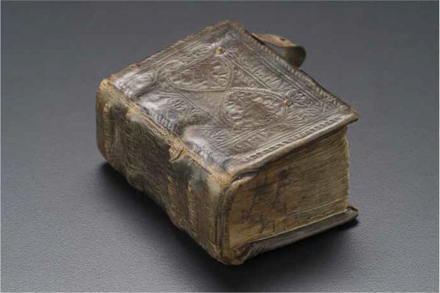 <p style="text-align: justify;"><strong><a href="/stories-landing/stories/the-singapore-story-through-60-objects/community-and-faith/miniature-new-testament/story"><strong>Miniature New Testament, Armenia, or Armenian diaspora, early 18th century, leather binding, paper with ink, colours and gold leaf.</strong><br>
Collection of Asian Civilisations Museum, gift of Paula, Lady Brown.</a></strong>