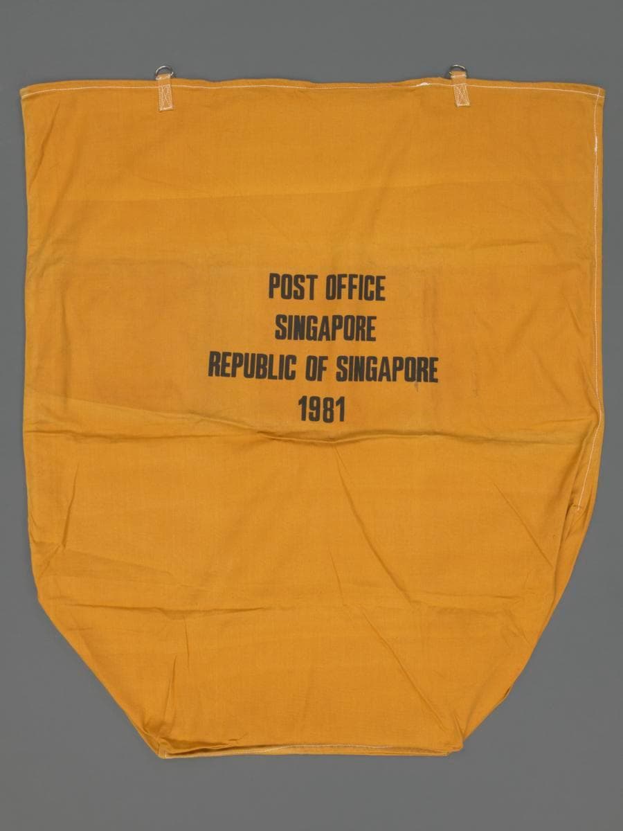 1618828