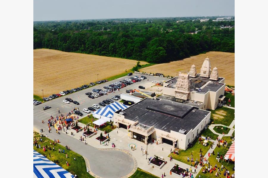 <a href="/assets/baabc764-02fe-4ca7-ac78-e78444c13ecf/9-indiana.jpg" aria-label="View of Hindu devotees at a temple in Central Indiana, Indianapolis, United State"><strong>Ariel view of Hindu devotees at a temple in Central Indiana, Indianapolis, United State</strong></a><strong><a href="/assets/baabc764-02fe-4ca7-ac78-e78444c13ecf/9-indiana.jpg"></a><a href="/assets/667b7e59-8a53-4502-9b99-94769343bd46/8-france-2.jpg"> </a></strong><br><em>Courtesy of Venudnexus52 via Wikimedia Commons</em>