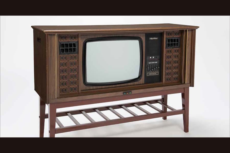 <p style="text-align: justify;"><strong><a href="/stories-landing/stories/the-singapore-story-through-60-objects/self-government-and-independence/setron/story"><strong>Setron television set, Singapore, 1960s&ndash;1970s.</strong><br>
Collection of National Museum of Singapore.</a></strong>