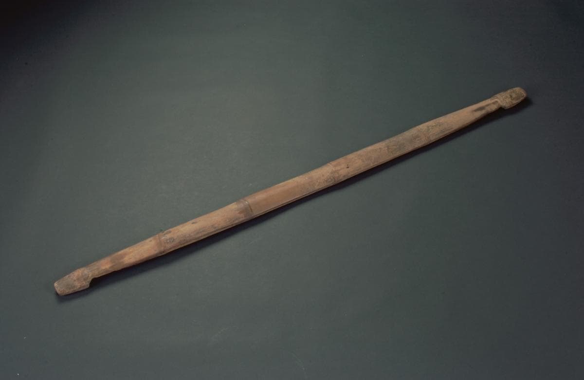 <a href="/Collection-Landing/listing/1094238"><strong>Bamboo carrying pole</strong></a><strong><br>
</strong>1960<br>
2006-00311