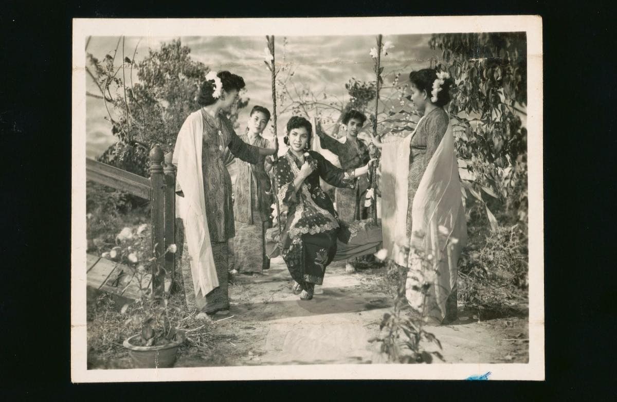 1086394
