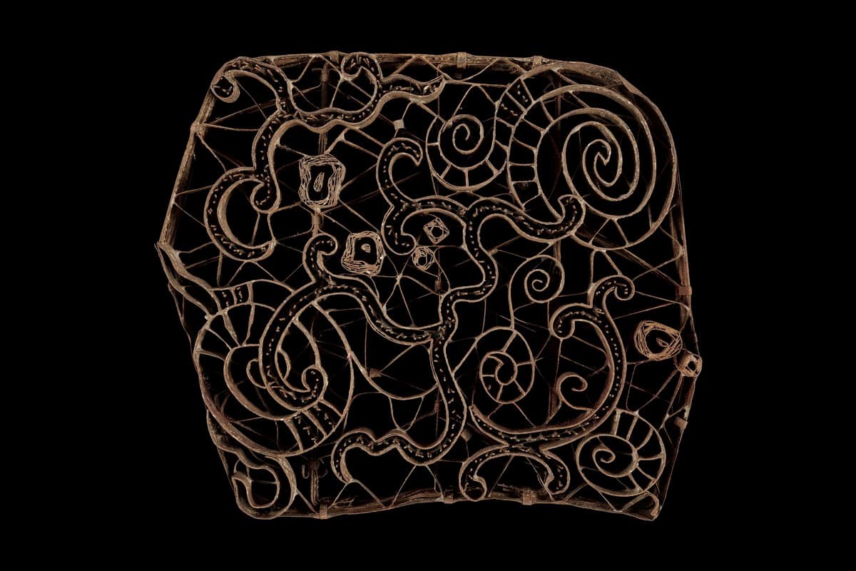 1588989