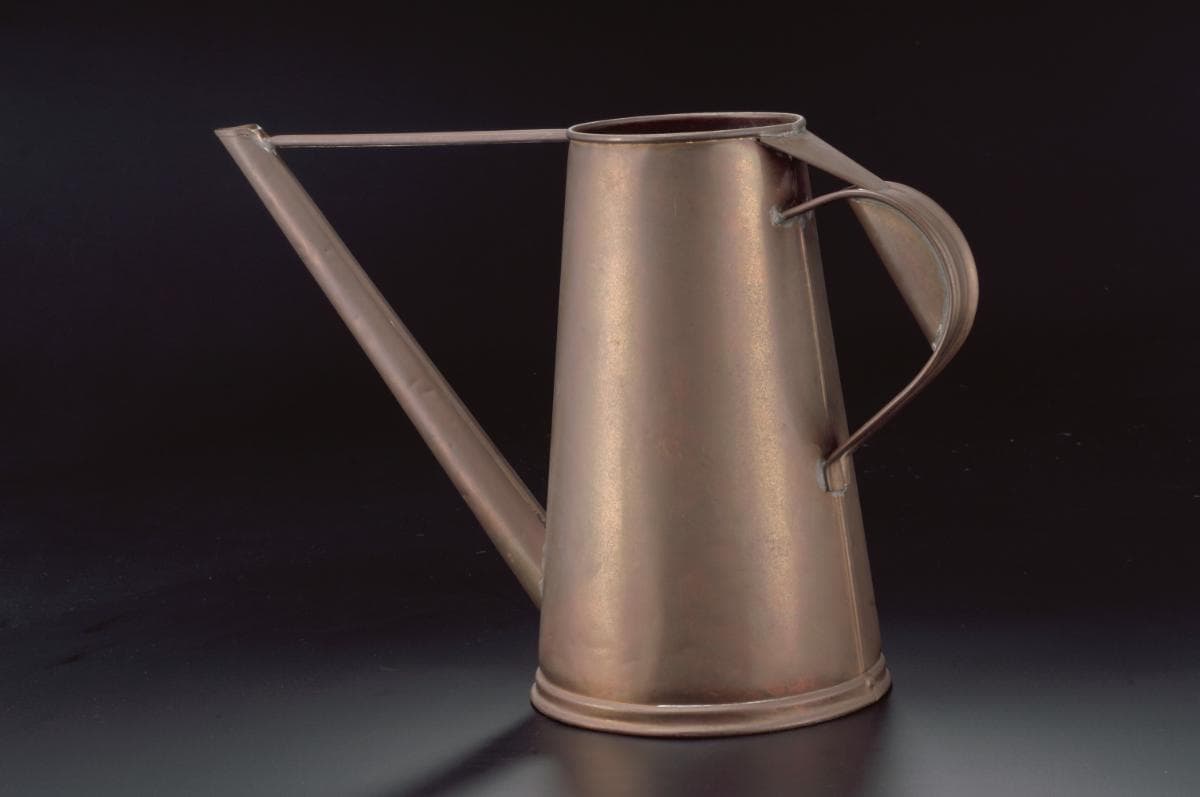 <a href="https://www.roots.gov.sg/Collection-Landing/listing/1022248"><strong>Brass coffee kettle</strong></a><strong><br>
</strong>
1970&ndash;1999<br>
2006-01613