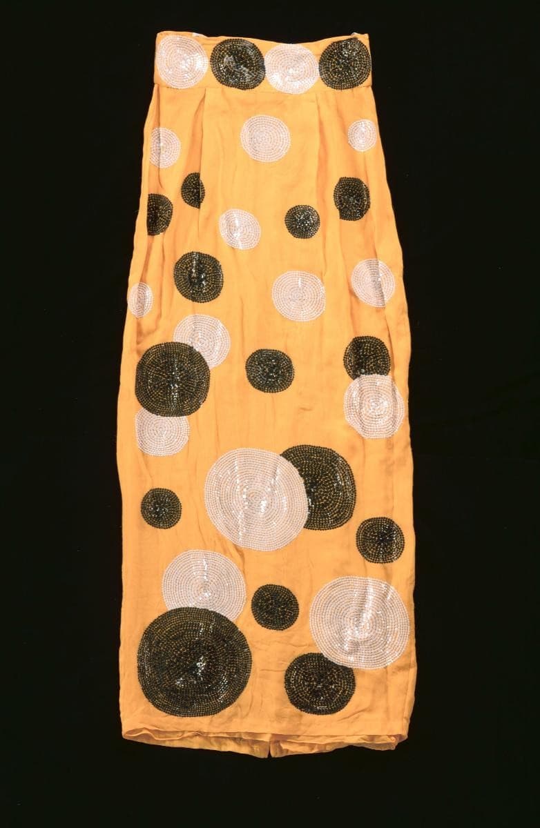 1047330