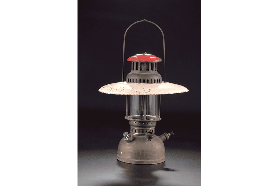 <a href="/Collection-Landing/listing/1006849"><strong>Kerosene pressure lamp<br>
</strong></a>1960s<br>
2006-01660